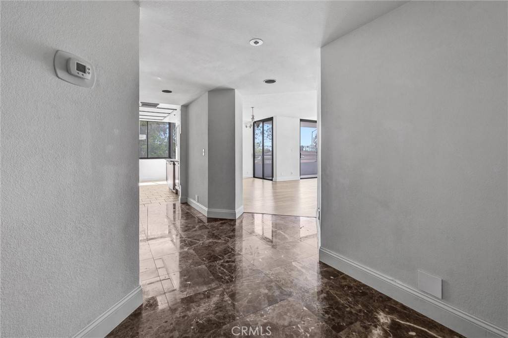 Glendale, CA 91203,345 Pioneer DR #205