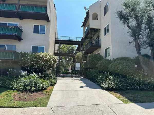 Encino, CA 91316,5460 White Oak AVE #G101
