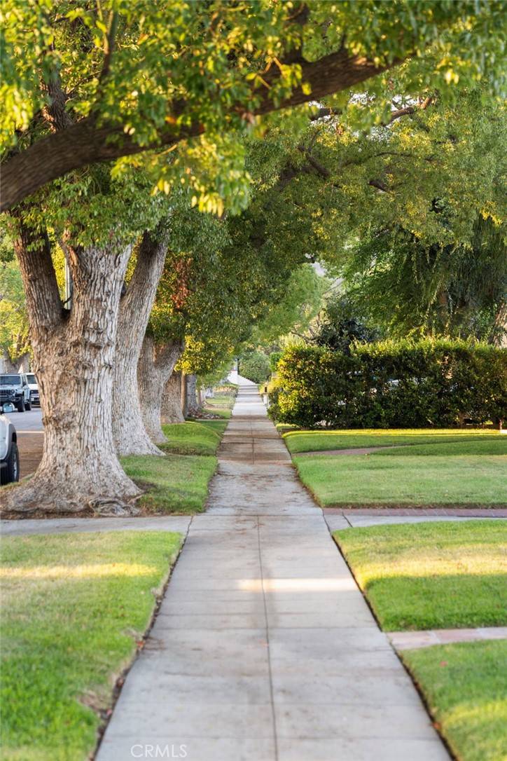Glendale, CA 91202,1424 Bruce AVE