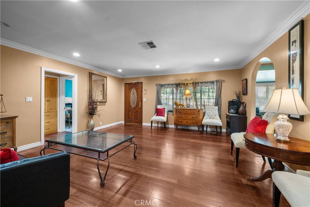North Hollywood, CA 91606,6701 Hinds AVE