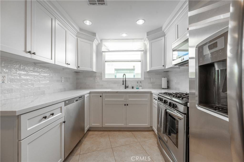 Pasadena, CA 91103,1448 N Fair Oaks AVE #207