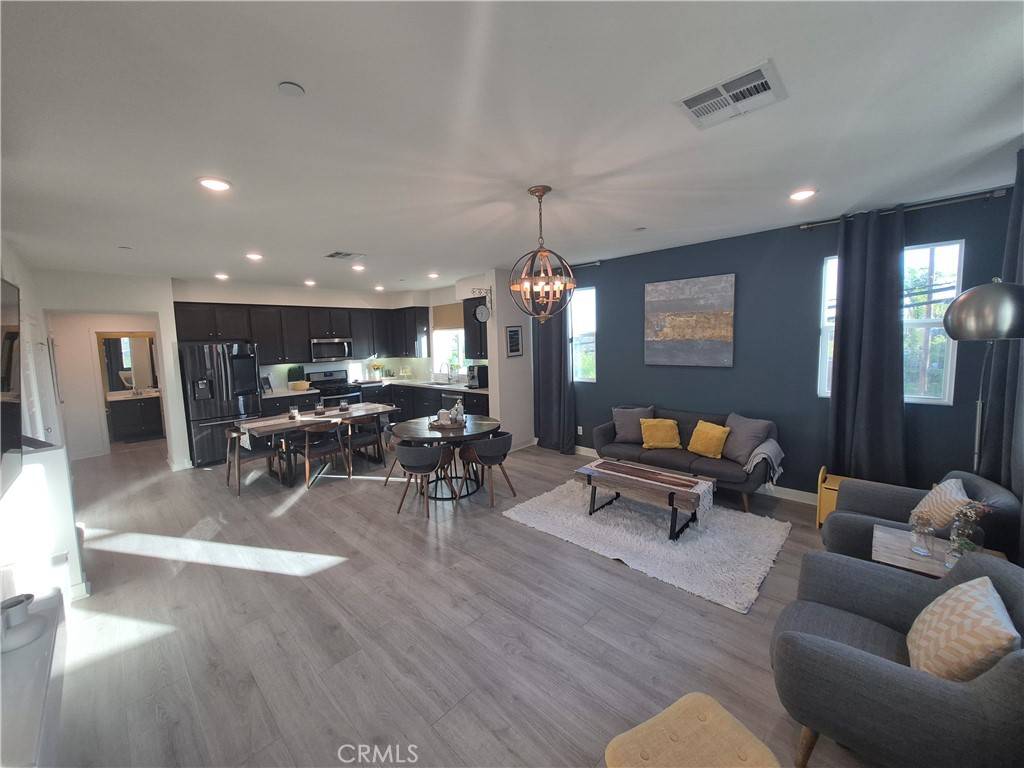 12801 N Watt LN #A, Sylmar, CA 91342