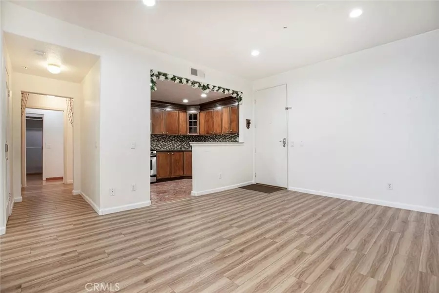 16940 Chatsworth ST #208, Granada Hills, CA 91344