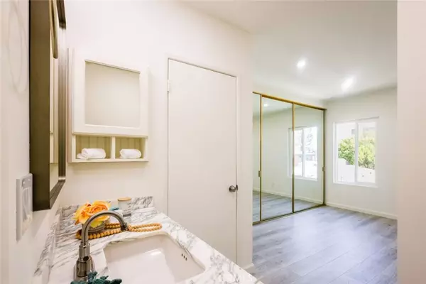 Glendale, CA 91203,409 Burchett Street #311