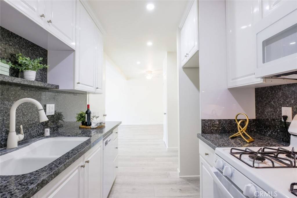 Glendale, CA 91203,409 Burchett Street #311