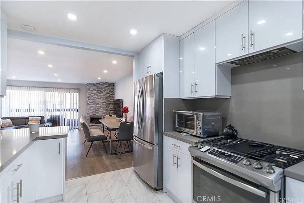 Glendale, CA 91202,1236 N Columbus AVE #28