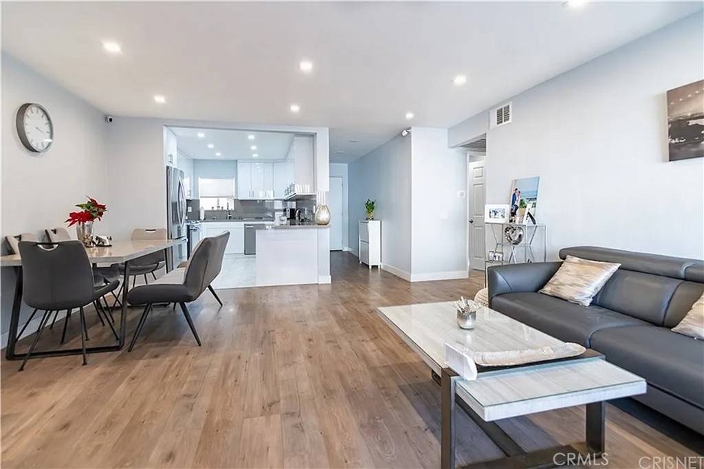 Glendale, CA 91202,1236 N Columbus AVE #28