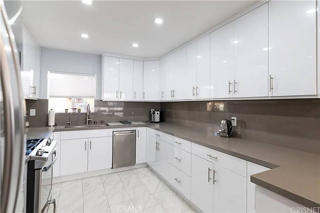 Glendale, CA 91202,1236 N Columbus AVE #28