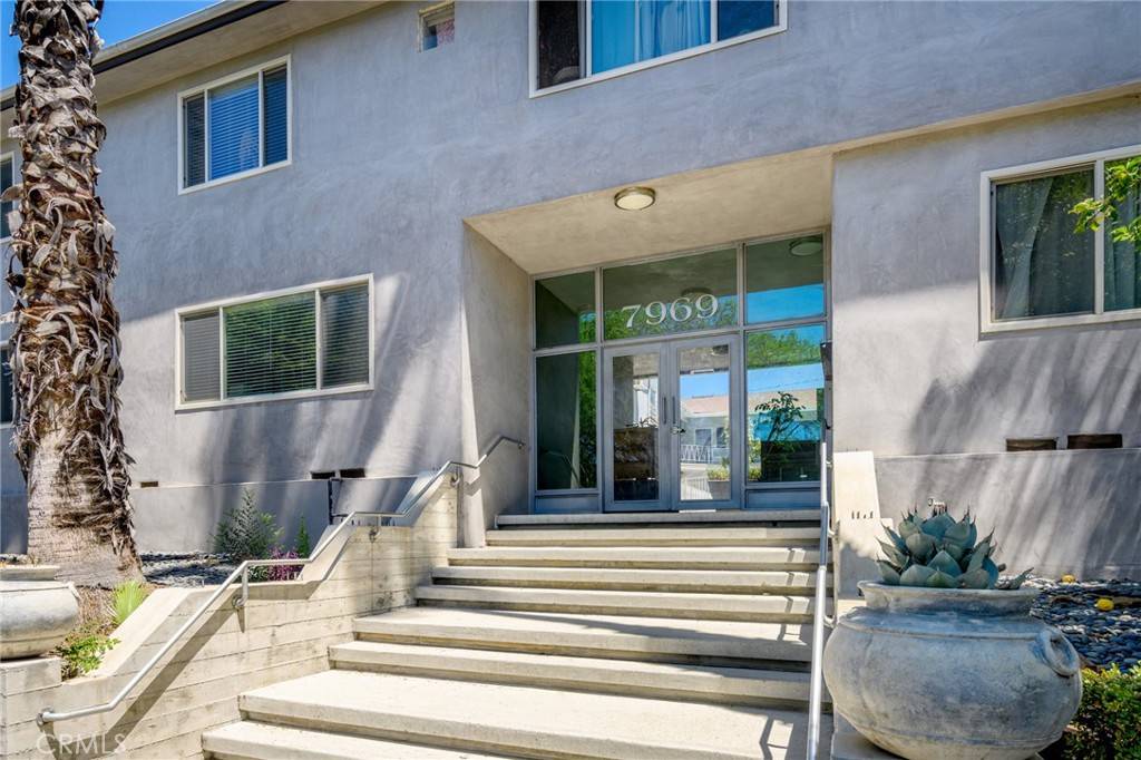 West Hollywood, CA 90046,7969 Norton AVE #15