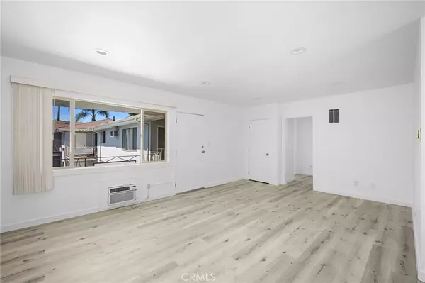 West Hollywood, CA 90046,7969 Norton AVE #15