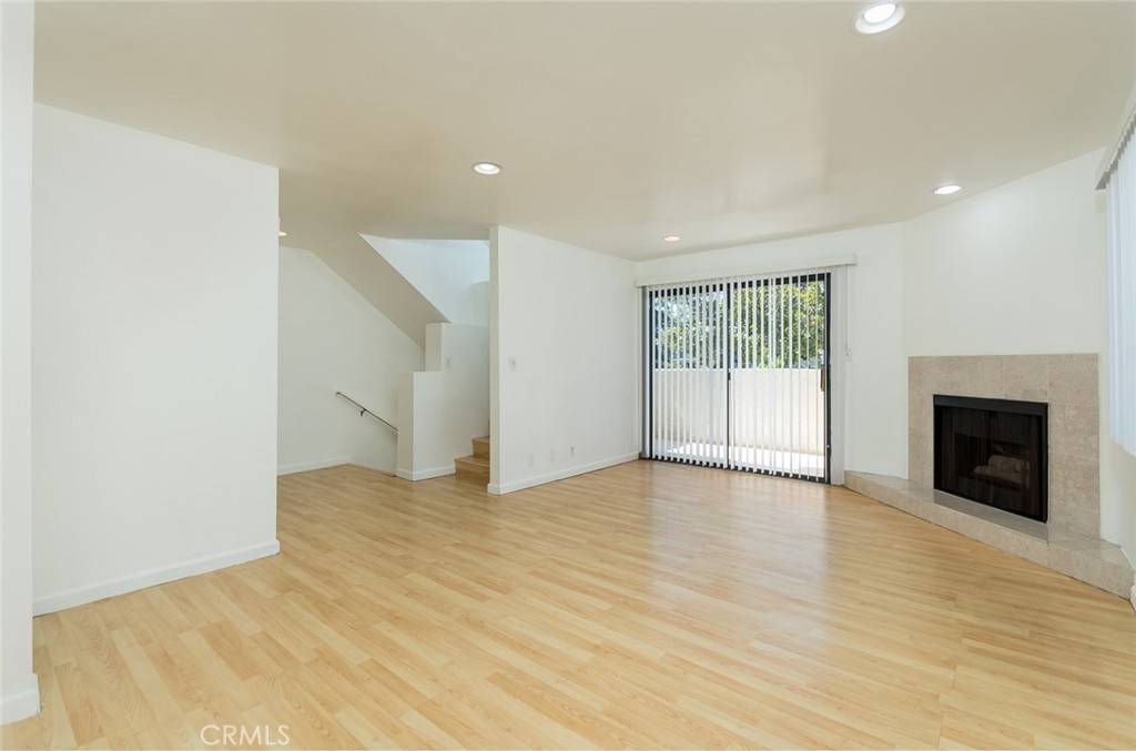 Glendale, CA 91204,639 W  Ivy St. #3