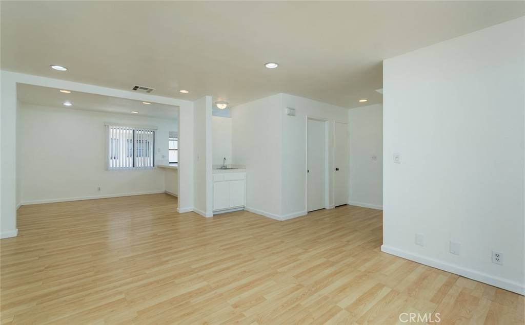 Glendale, CA 91204,639 W  Ivy St. #3