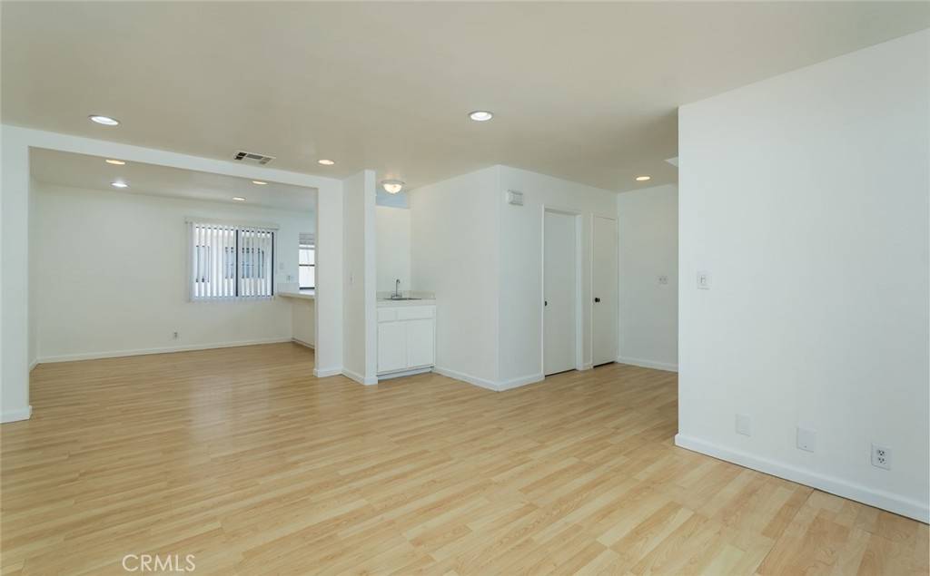 Glendale, CA 91204,639 W  Ivy St. #3