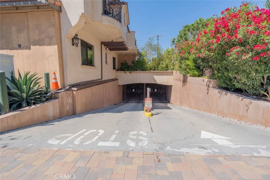 Burbank, CA 91506,201 N Reese PL #103