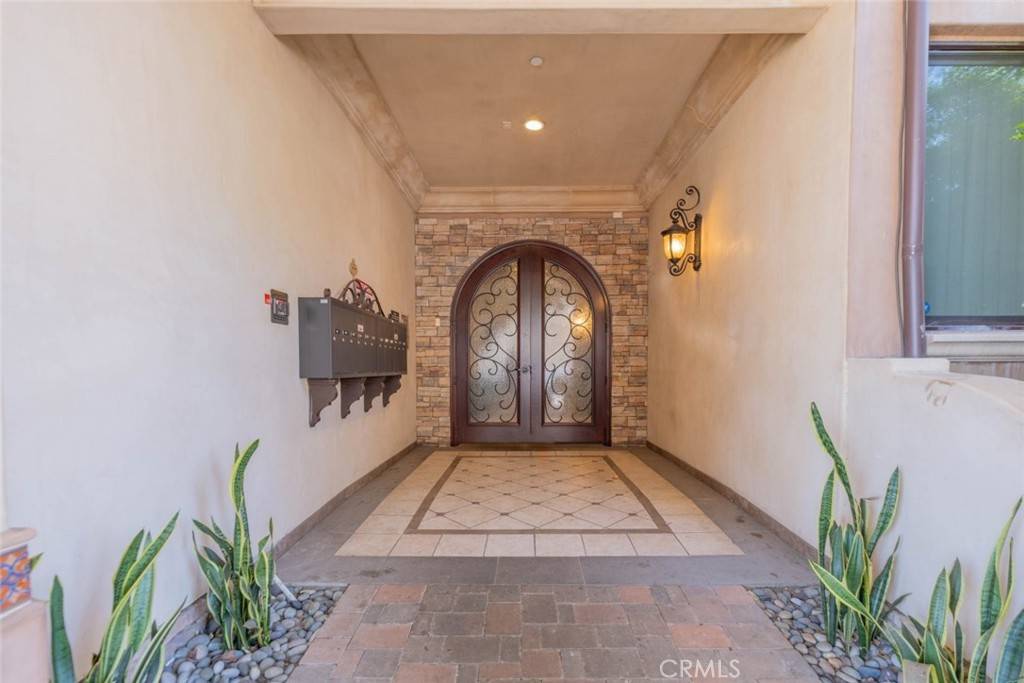 Burbank, CA 91506,201 N Reese PL #103