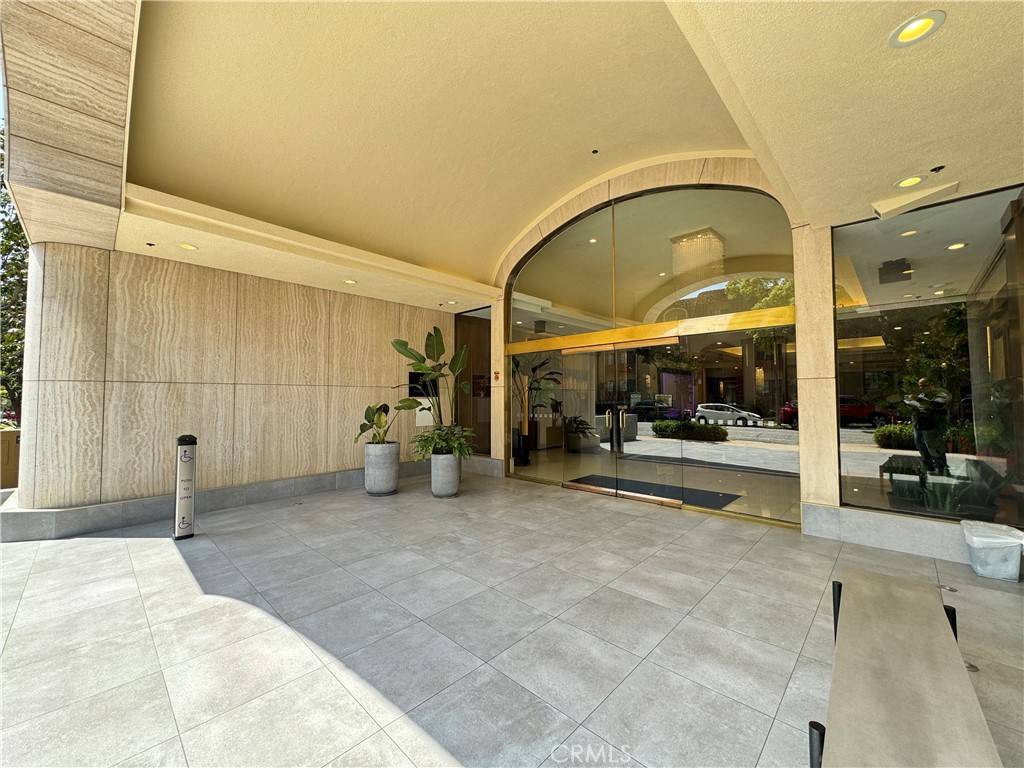 Glendale, CA 91203,345 Pioneer DR #PH5