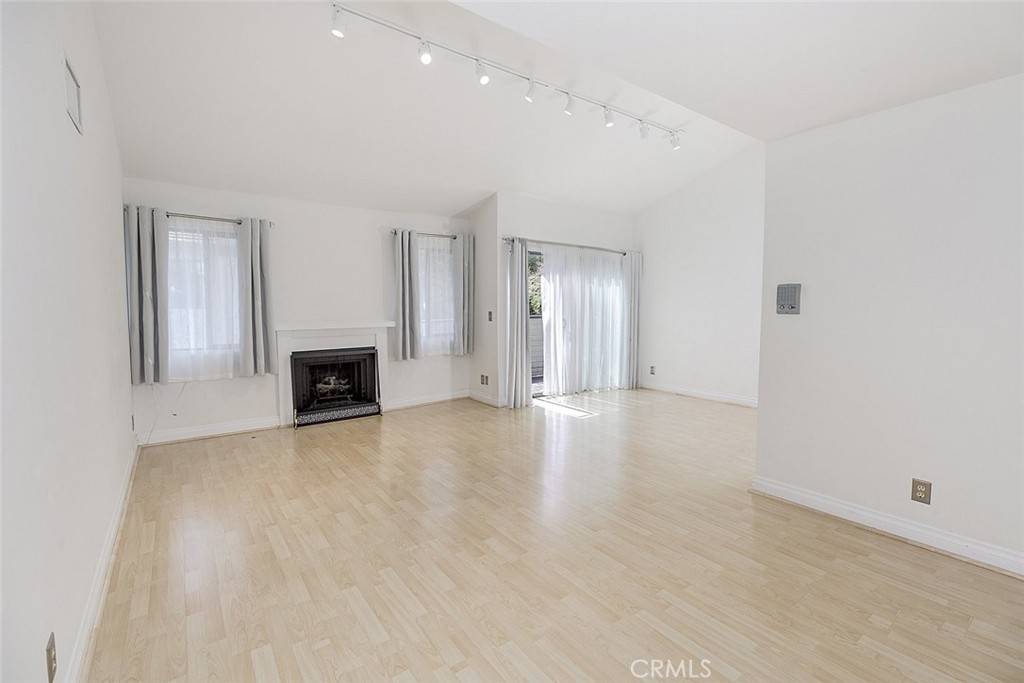 Sunland, CA 91040,10504 Sunland BLVD #5