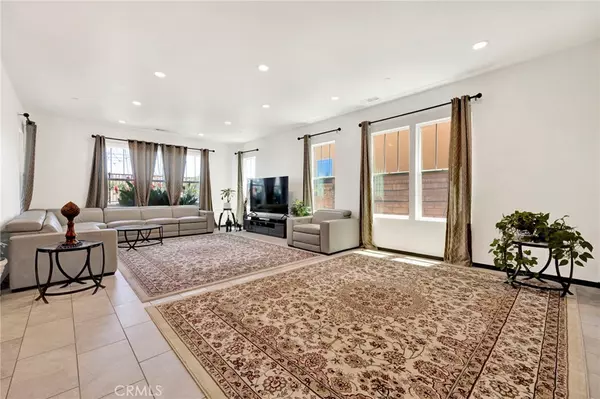 Saugus, CA 91350,27642 Camellia DR