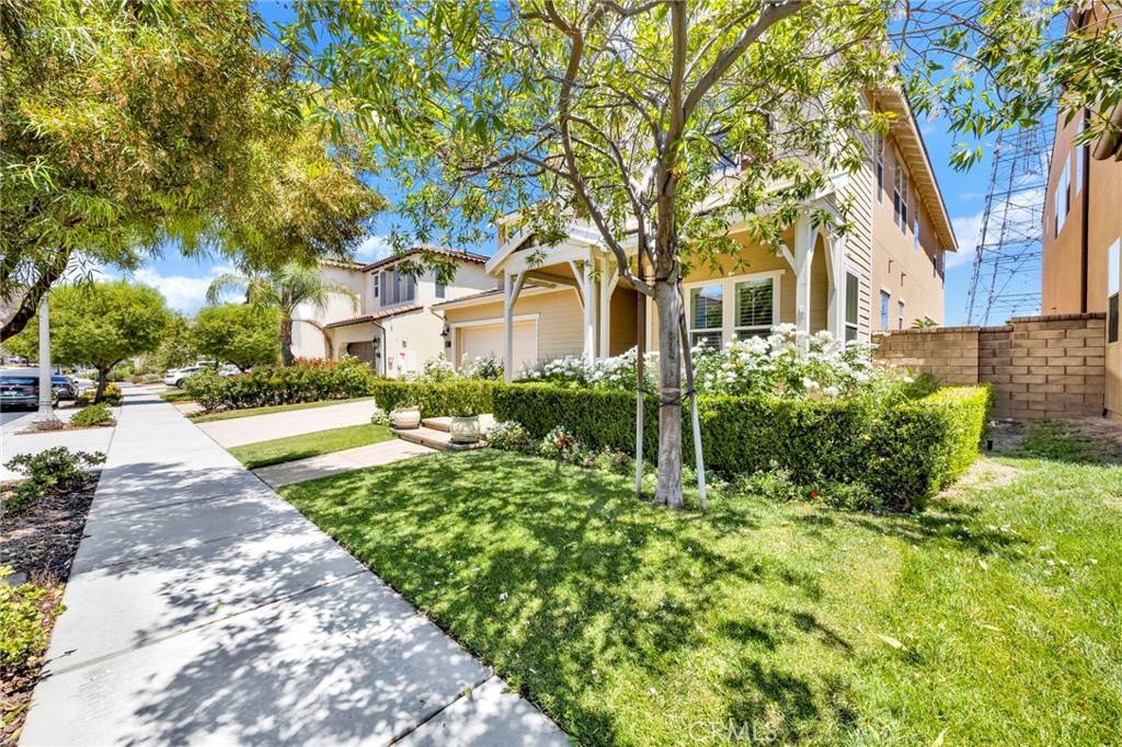 Saugus, CA 91350,27642 Camellia DR