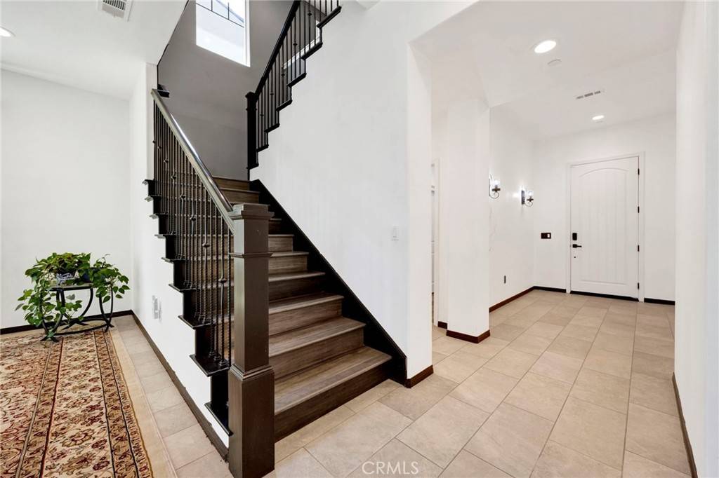 Saugus, CA 91350,27642 Camellia DR