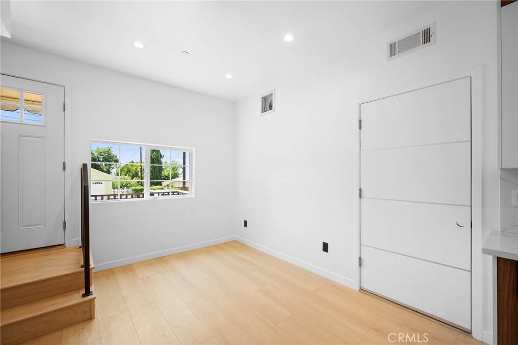 Burbank, CA 91504,2701 N Keystone ST #202