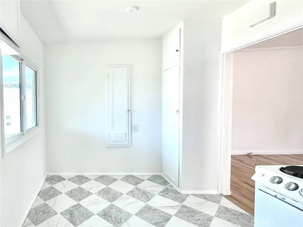 Los Angeles, CA 90039,2406 Edgewater TER