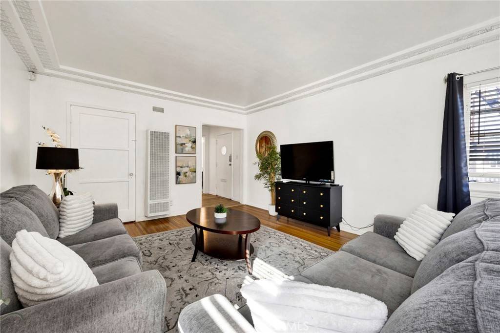 Studio City, CA 91604,4343 Laurel Canyon BLVD