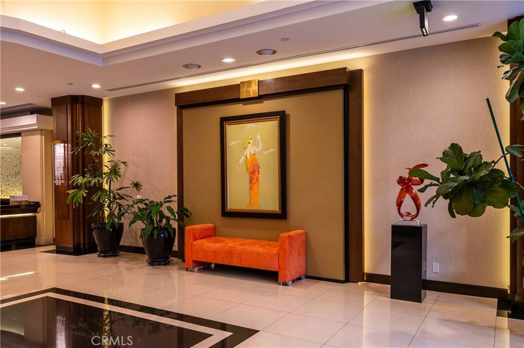 Glendale, CA 91203,345 Pioneer DR #1201