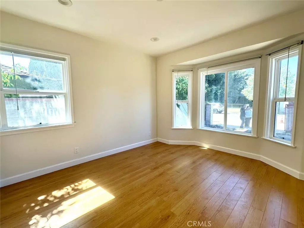 Van Nuys, CA 91405,15210 Cohasset ST