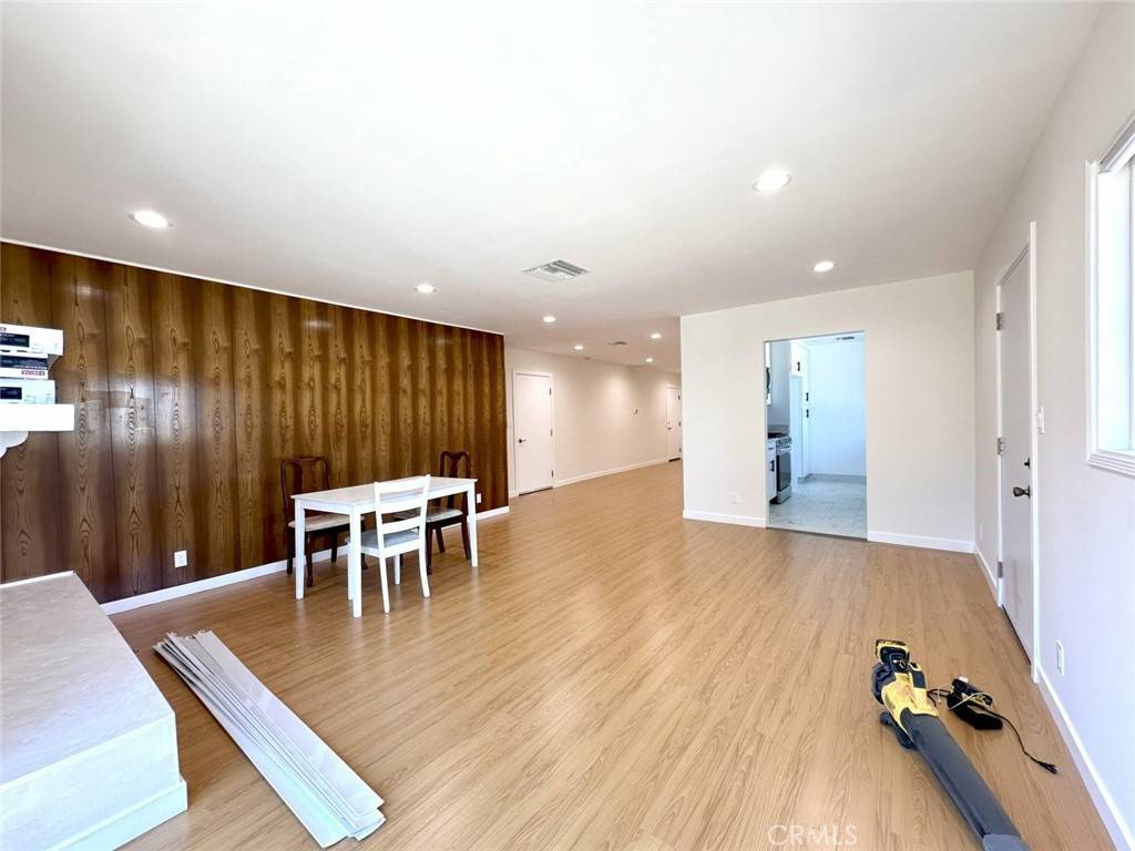 Van Nuys, CA 91405,15210 Cohasset ST