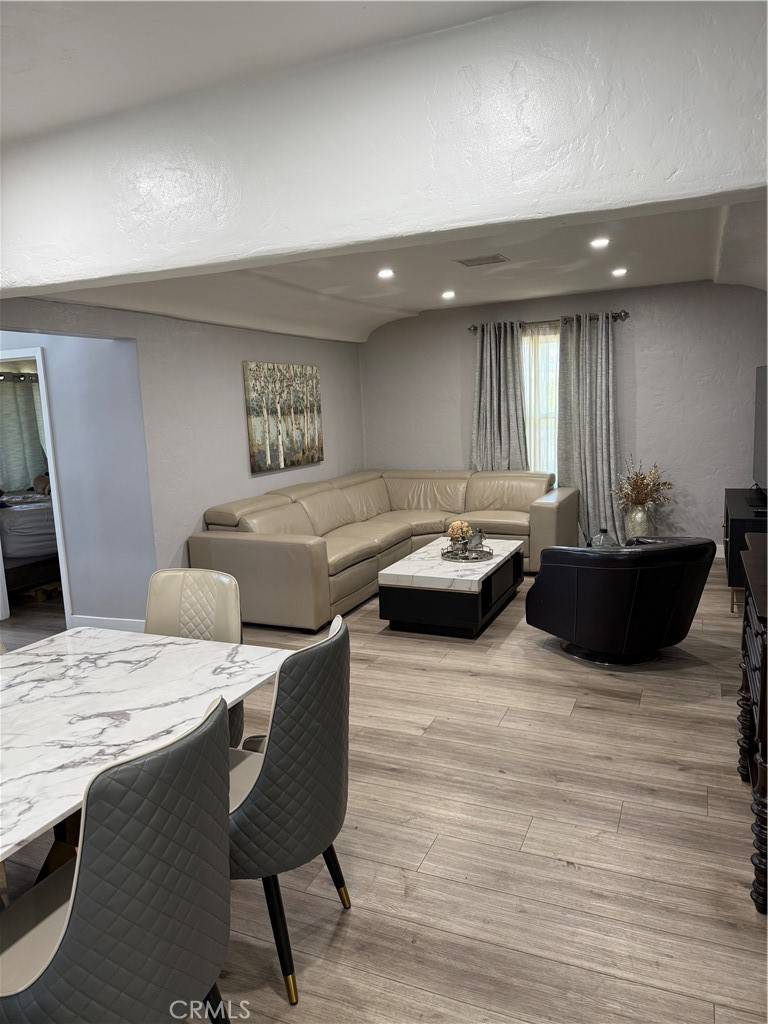Tujunga, CA 91042,10418 Samoa AVE