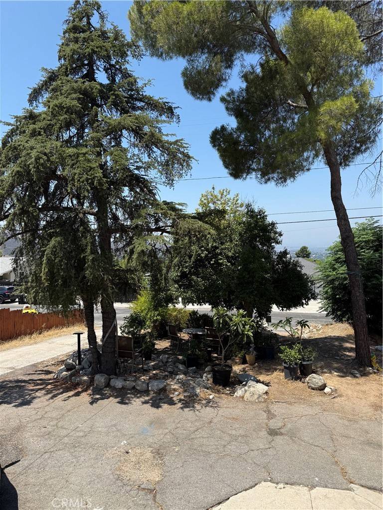 Tujunga, CA 91042,10418 Samoa AVE