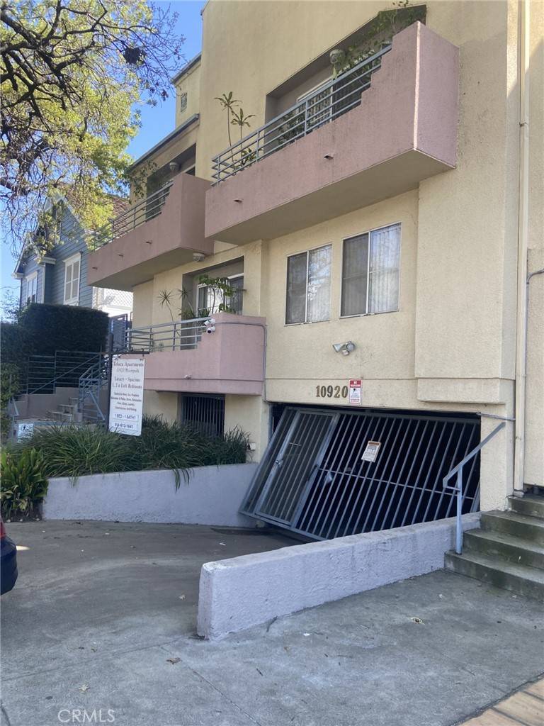 10920 Moorpark ST, North Hollywood, CA 91602