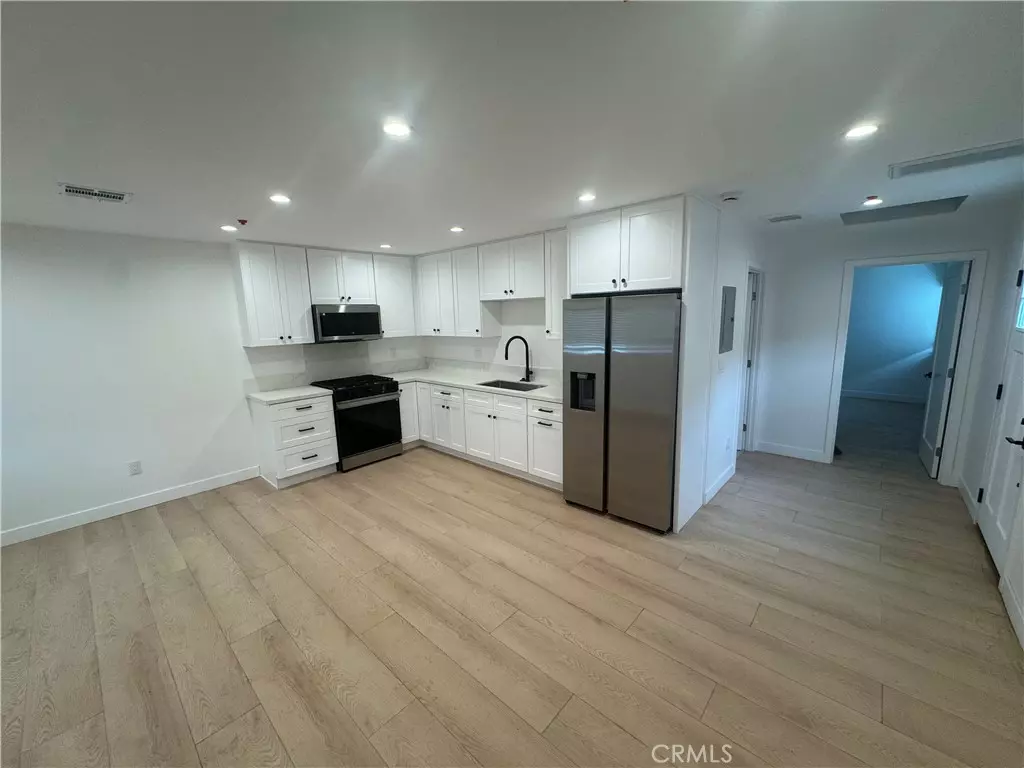 Panorama City, CA 91402,8203 Greenbush Ave
