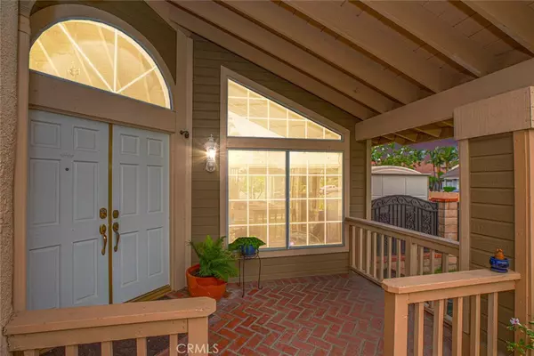 Corona, CA 92878,998 Colby CIR