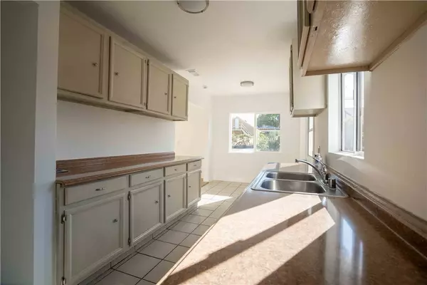 Burbank, CA 91506,831 N Myers ST