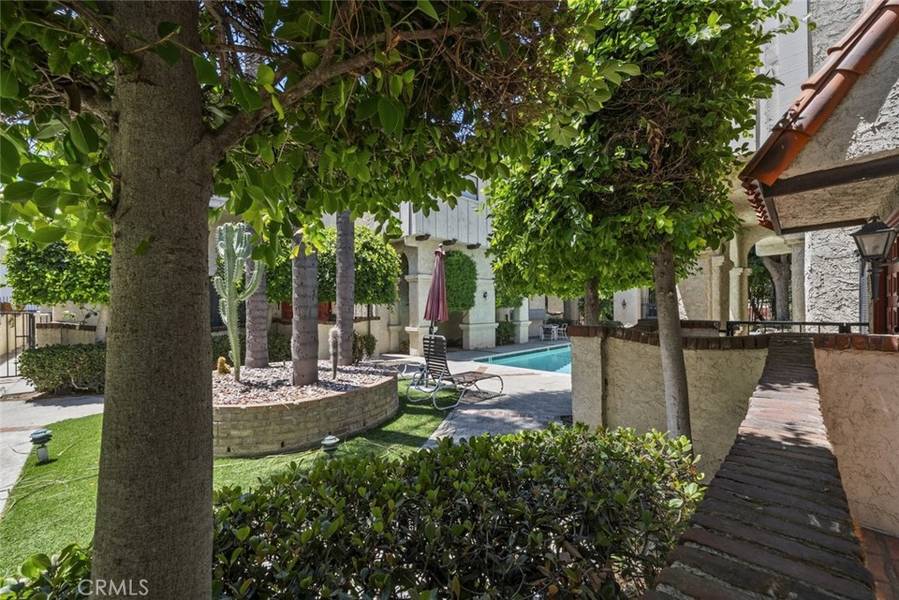 300 N Isabel ST #10, Glendale, CA 91206