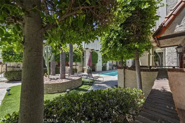 300 N Isabel ST #10, Glendale, CA 91206