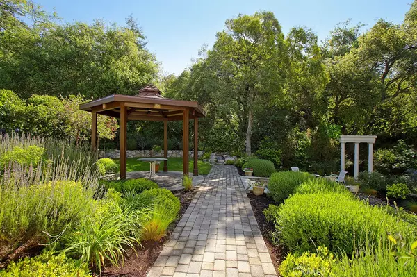 Glendale, CA 91208,1836 Crestmont CT