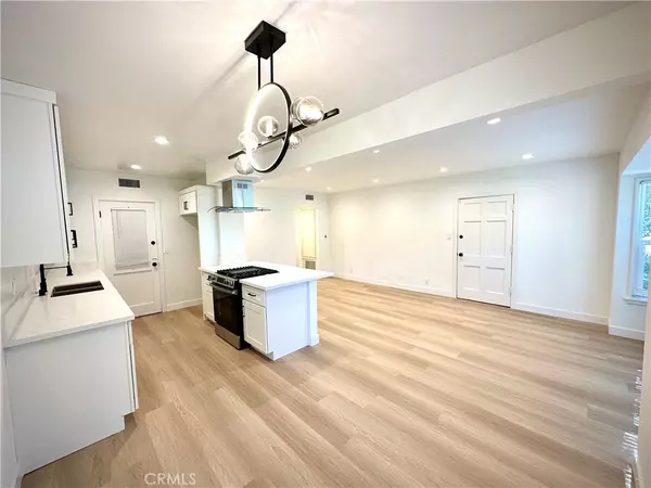 Glendale, CA 91208,1702 Del Valle AVE