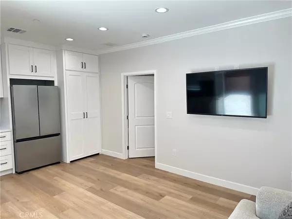 Lake Balboa, CA 91406,6858 Amestoy AVE #1/2