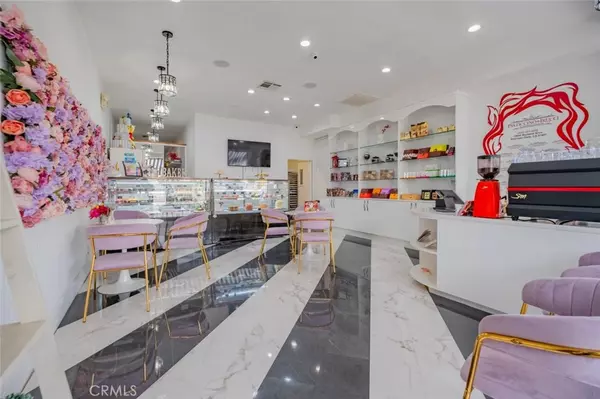 Sherman Oaks, CA 91401,13646 Burbank BLVD