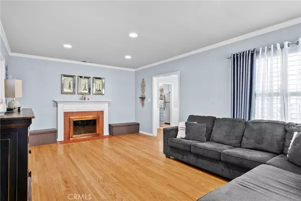 Burbank, CA 91501,1046 E Grinnell DR