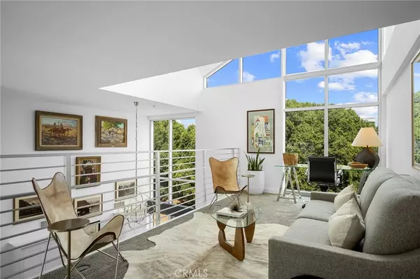 111 S De Lacey #414, Pasadena, CA 91105