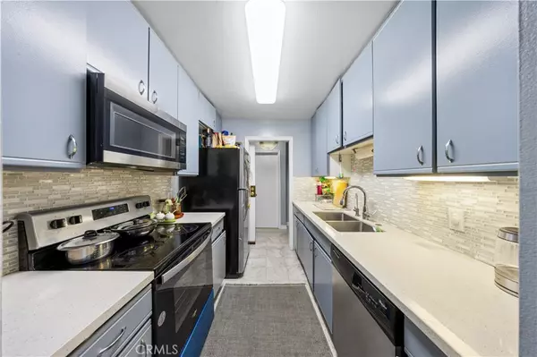 Glendale, CA 91206,121 Sinclair AVE #225