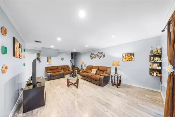 Glendale, CA 91206,121 Sinclair AVE #225