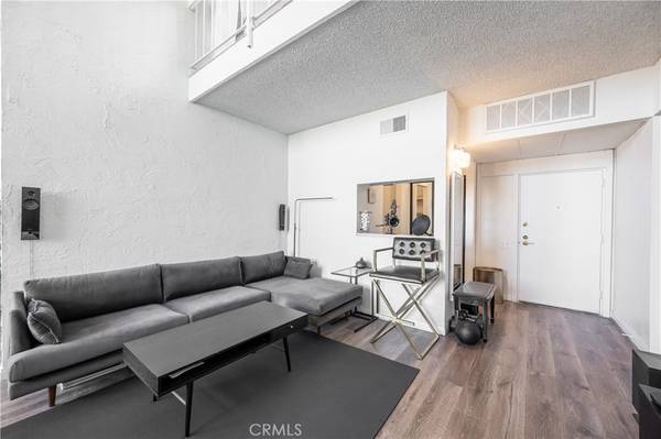 Encino, CA 91316,5310 Zelzah #312