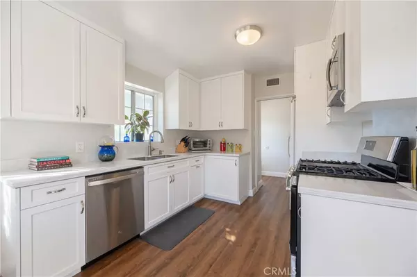 Lake Balboa, CA 91406,15815 Bassett ST