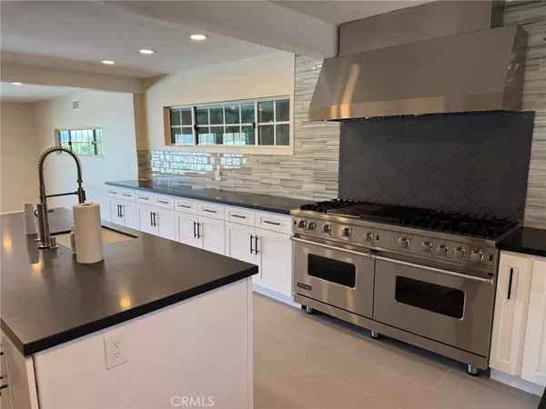 Woodland Hills, CA 91364,5368 Campo RD