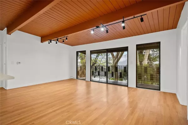 La Canada Flintridge, CA 91011,2159 La Canada Crest DR #4